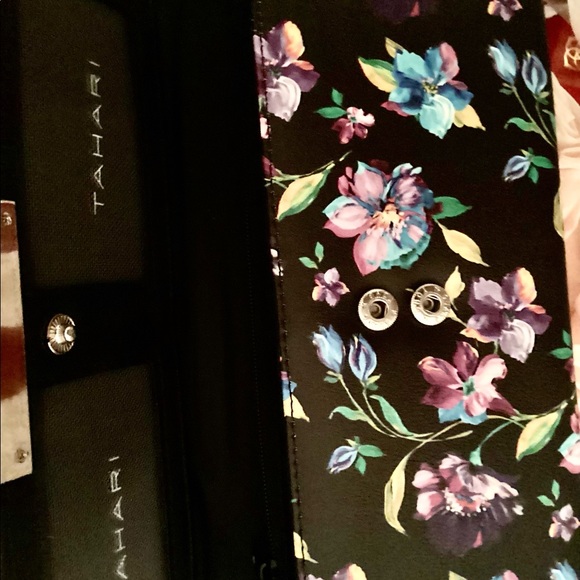 Beautiful floral wallet Gorgeous color - Picture 3 of 4